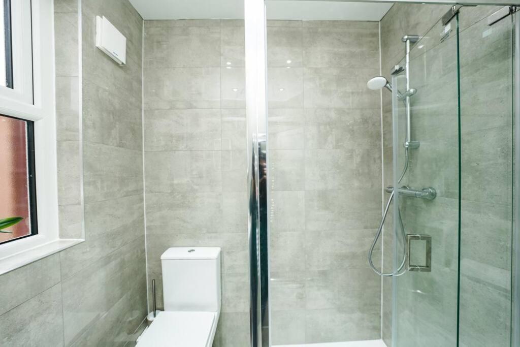 Newly Renovated Modern 4 Bed 3 Bath Apartment Λονδίνο Εξωτερικό φωτογραφία