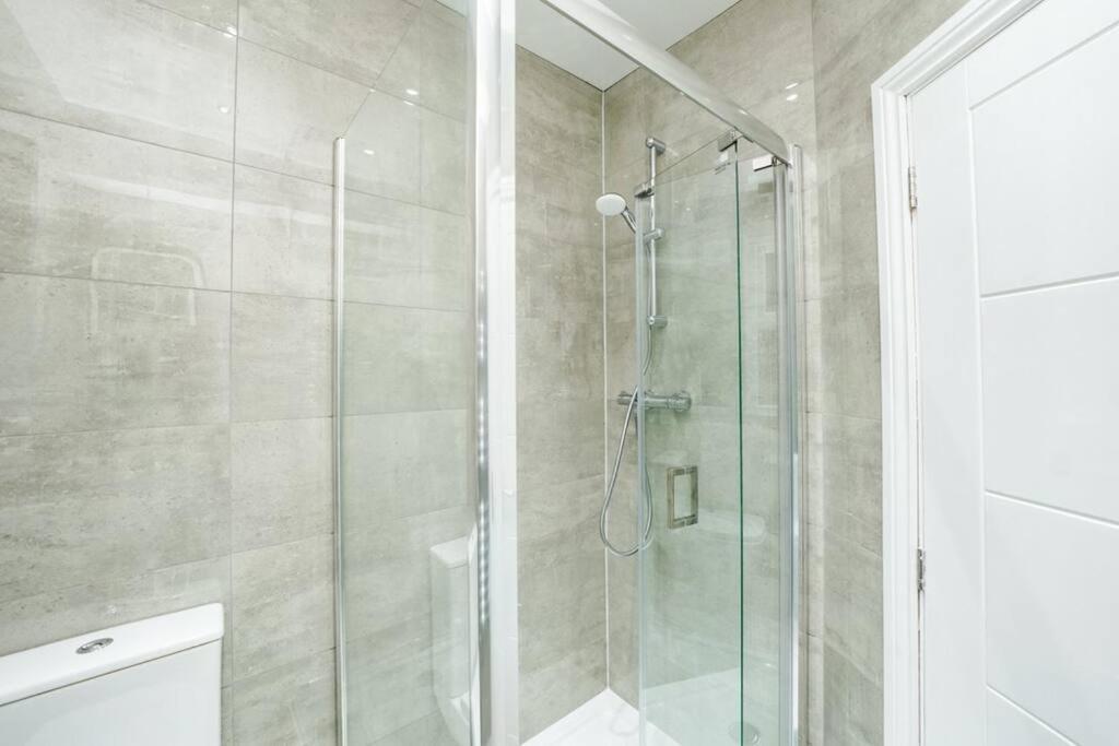 Newly Renovated Modern 4 Bed 3 Bath Apartment Λονδίνο Εξωτερικό φωτογραφία