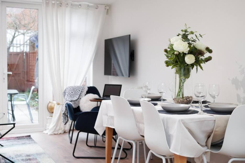 Newly Renovated Modern 4 Bed 3 Bath Apartment Λονδίνο Εξωτερικό φωτογραφία
