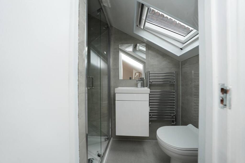 Newly Renovated Modern 4 Bed 3 Bath Apartment Λονδίνο Εξωτερικό φωτογραφία