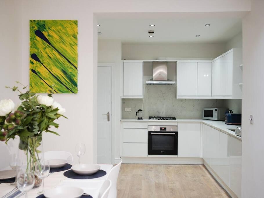 Newly Renovated Modern 4 Bed 3 Bath Apartment Λονδίνο Εξωτερικό φωτογραφία