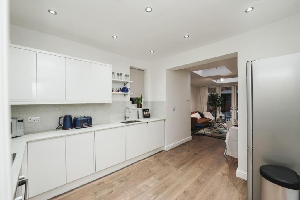 Newly Renovated Modern 4 Bed 3 Bath Apartment Λονδίνο Εξωτερικό φωτογραφία