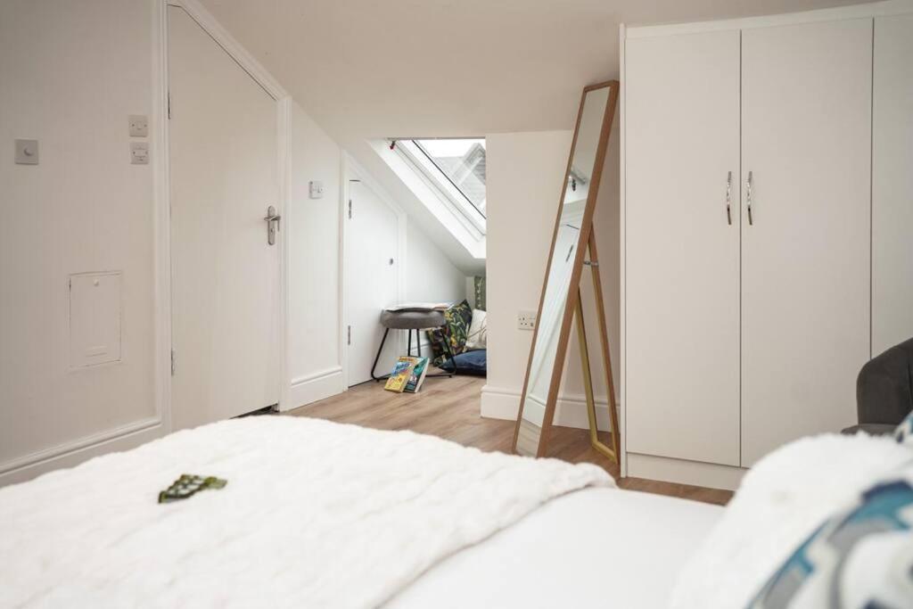 Newly Renovated Modern 4 Bed 3 Bath Apartment Λονδίνο Εξωτερικό φωτογραφία